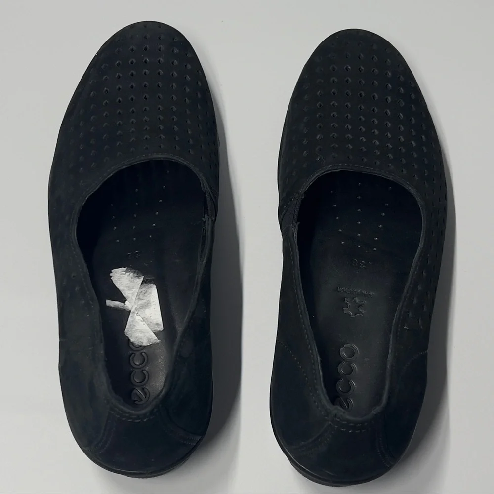 ECCO women’s Size EU 38 US 7 1/2 Black Ballet Flats